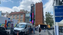 Colonne LED publicitaire : formats, prix et installation 2026